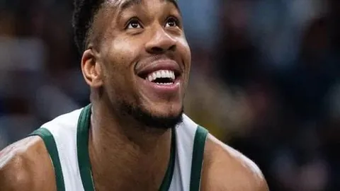 战绩辉煌：8胜6负，今夜赛事悬念迭起！揭秘本场的惊喜转折！